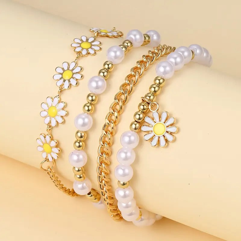 4pcs Tiny Delicate Daisy Pendant With Imitation Pearl Design