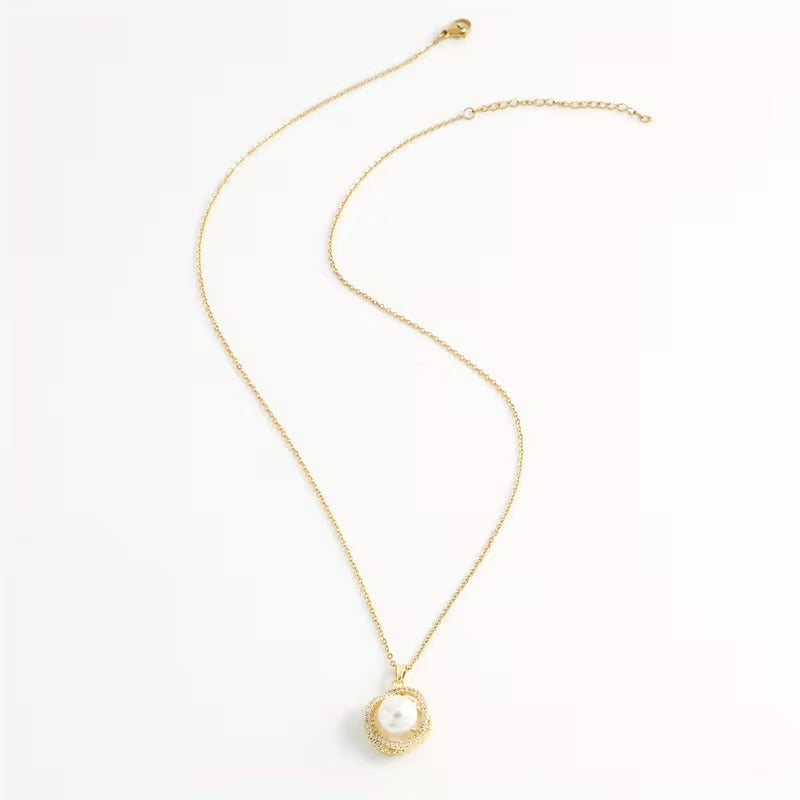 Elegant Pearl &amp; Diamond Halo Pendant Necklace