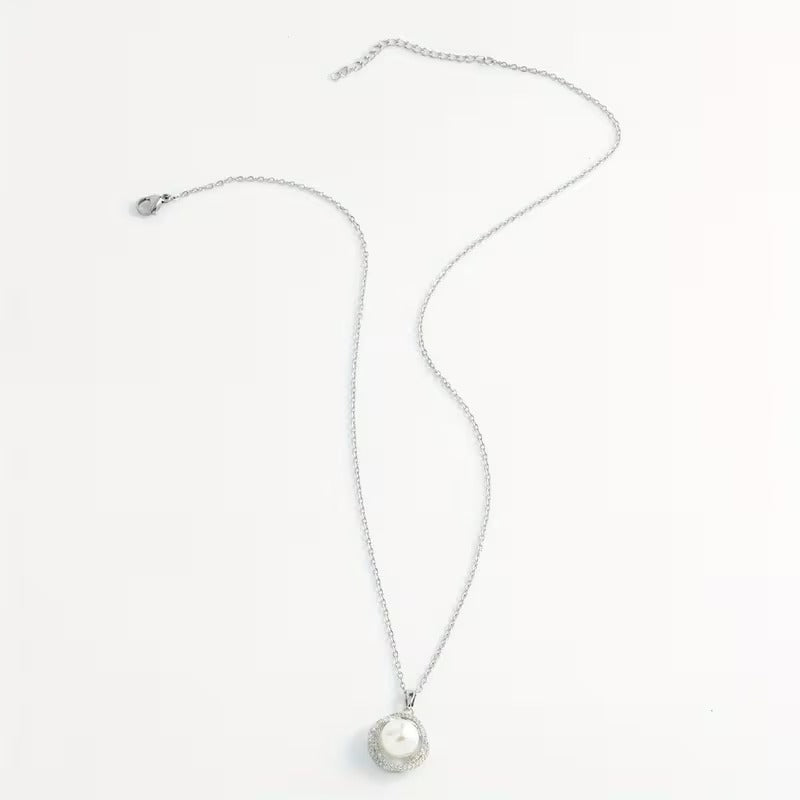Elegant Pearl &amp; Diamond Halo Pendant Necklace