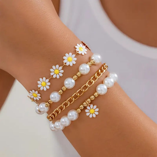 4pcs Tiny Delicate Daisy Pendant With Imitation Pearl Design
