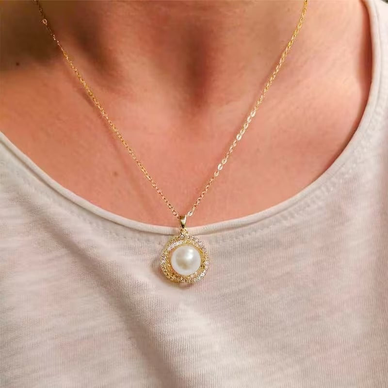 Elegant Pearl &amp; Diamond Halo Pendant Necklace